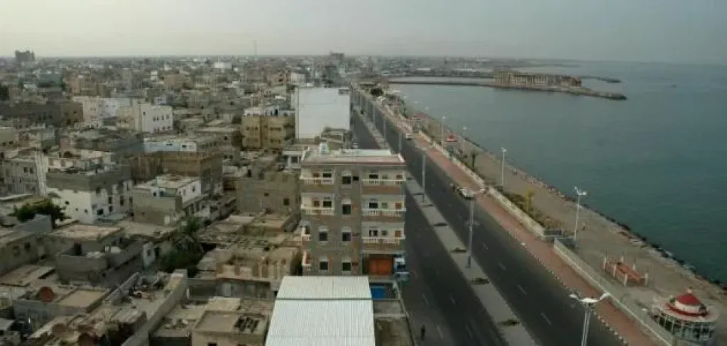 جثة شاب معلقة على شجرة تثير فزع الأهالي في الحديدة